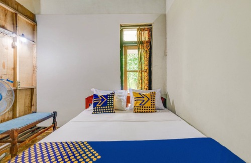 Rembang Hotel | OYO Life 3119 Hotel Kurnia