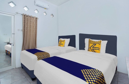 Rembang Hotel | OYO Life 3119 Hotel Kurnia