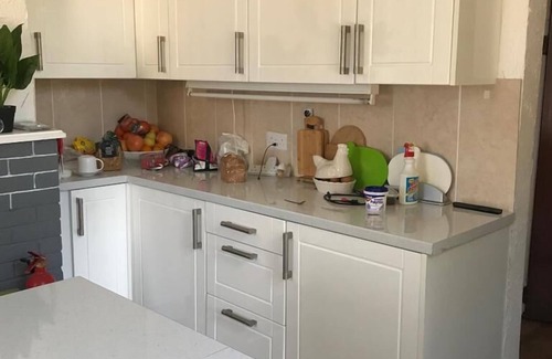 Leeds Bed & Breakfast | OYO Woodville Lodge Leeds