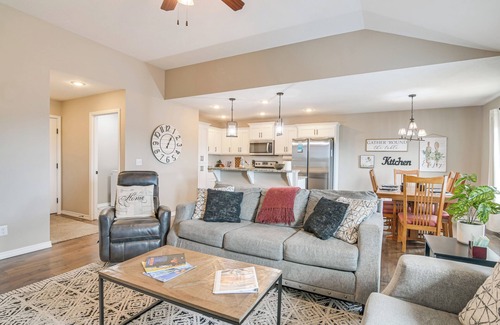 Ozark House | Ozark Home: Pool Access, Deck & Fenced Yard