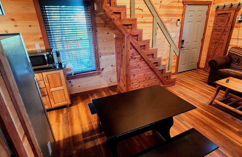 Marshall Cabin | Ozark Mountain Views! Pet-friendly Cabin w/Jacuzzi Tub on 5 Acres