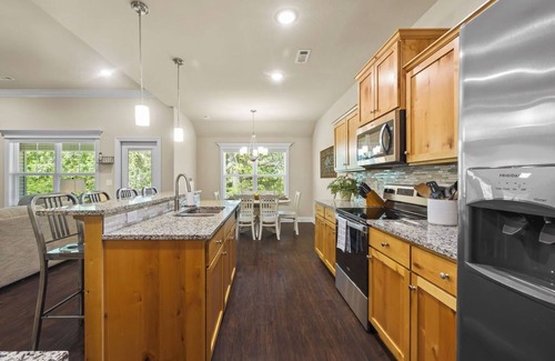 Holiday Island House | Ozark Mtn Hideaway- Deck, Fire Pit, Walk to Lake!