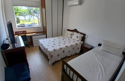 Embare Apartment | Pé na Areia em Santos: Sol, Mar e Netflix