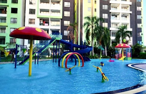 Kampung Kuala Pari Apartment | P2 PineIpoh Waterpark homestay - pool view