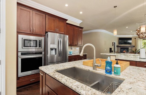 Crown Point House | PACIFIC BEACH Private Oasis With HEATED Pool & Jacuzzi! Newly Remodeled Superb