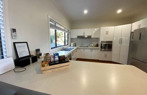 Terrigal House | Pacific Ocean views beach house. Walk to beach.