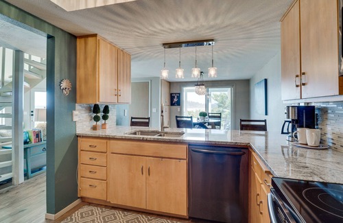 Newport House | ‘Pacific Penthouse’ with Sunroom & Ocean Views!