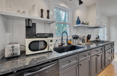 Southeast Raleigh House | Pack and Play - King Bed - Remote Workplace