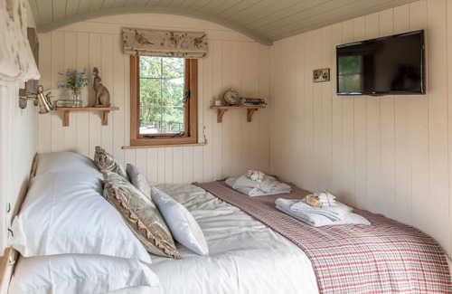 Llanbadarn Fynydd Cottage | PADARN'S HUT, with hot tub in Llanbadarn Fynydd