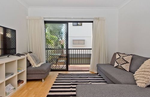 Paddington House | Paddington Townhouse- in the heart of Rosalie Village