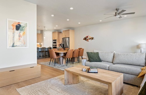 St. George House | Paddle and Play: Desert Color Lagoon + Beaches