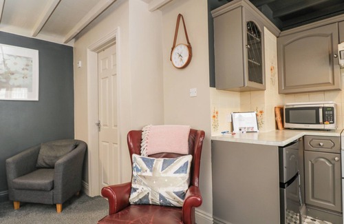 Crudwell Cottage | Paddock Cottage