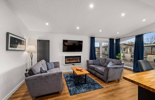 Perth Cottage | Paddock Lodges| Deluxe 2 Bed Chalet