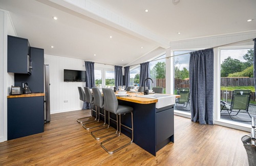Perth Villa | PADDOCK LODGES| EXECUITVE 4 BED VILLA