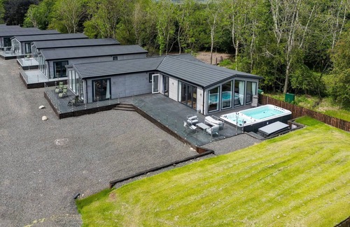 Perth Villa | PADDOCK LODGES| EXECUITVE 4 BED VILLA