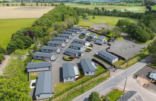 Perth Villa | PADDOCK LODGES| EXECUITVE 4 BED VILLA