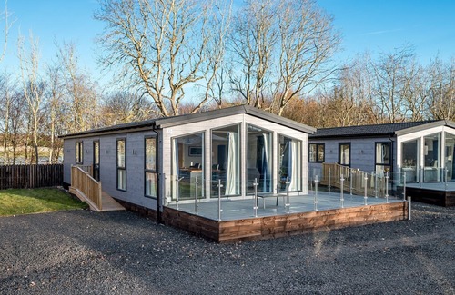 Perth Cottage | Paddock Lodges| Junior 2 Bed Chalet
