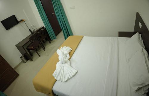 Chirayinkil Hotel | Padmatheertham Inn