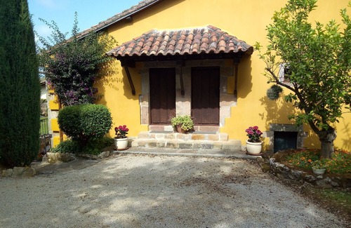 Alfoz de Lloredo Cottage | Padruno apartments for 2 people