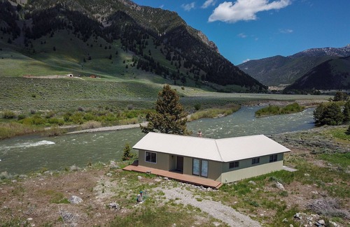 Cameron House | Pagenkopf House on the Madison River