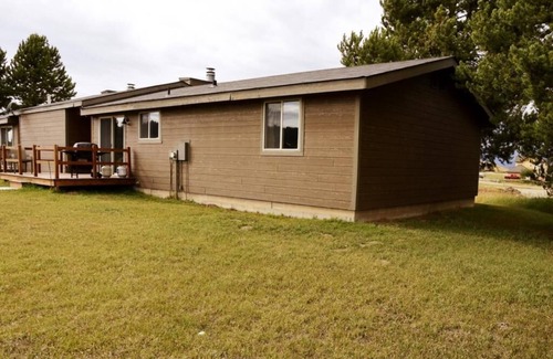 Horse Butte House | Paintbrush North- clean & quiet home with mountain views