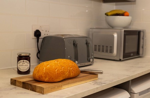 Scarborough City Centre Apartment | Painters - Number 1 - modern 4 bedroom apartment, central location