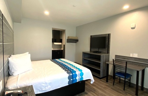 Iowa Colony Hotel | Palace Inn-Arcola
