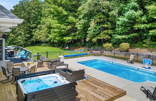 Fletcher House | Palatial 8BR: Pool/Spa/Cinema/Indoor Pickleball, Sleeps 24+