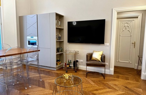 Santa Maria Novella Apartment | Palazzo Villa Florence: elegance in the city center