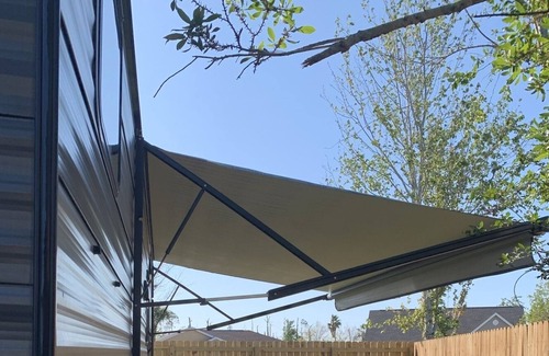 Callaway House | Palito's Happy Camper