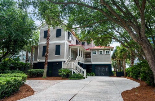 Isle of Palms House | Palm Blvd 2906 - All Decked Out