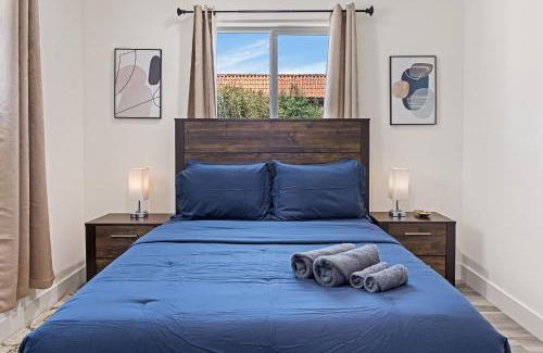 Wilshire House | Palm Breeze Escape
