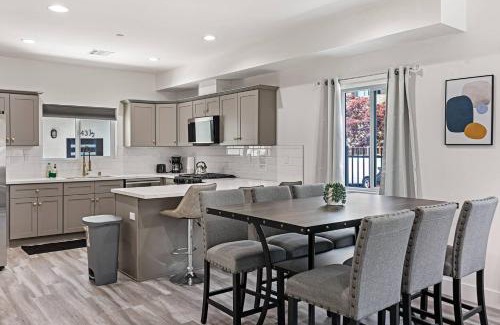 Wilshire House | Palm Breeze Escape
