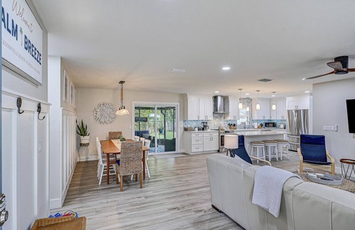 Jacksonville Beach House | Palm Breeze: Beach, Bikes, Game Room, Firepit!