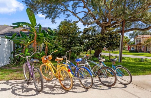Jacksonville Beach House | Palm Breeze: Beach, Bikes, Game Room, Firepit!