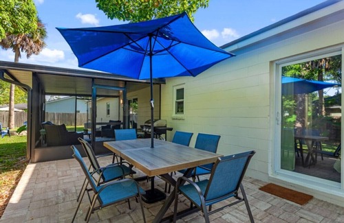 Jacksonville Beach House | Palm Breeze: Beach, Bikes, Game Room, Firepit!