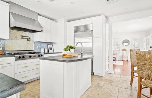Old Northwood Historic District House | Palm House - Pool, Hot Tub, Mins to DT + Beach