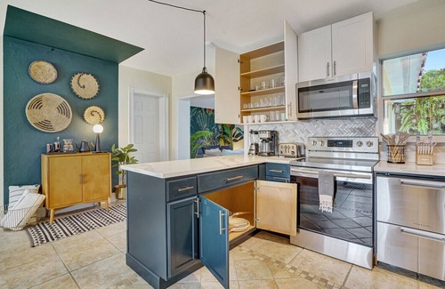 Country Club Park House | Palm Jungle House