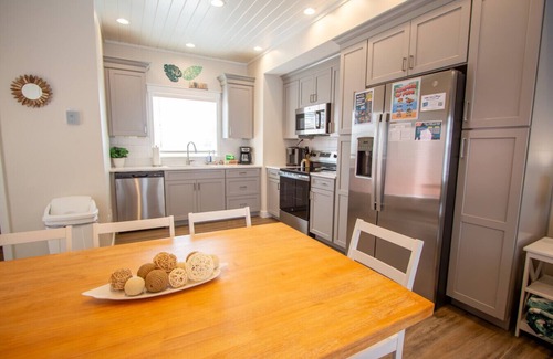 Celina Cottage | Palm Palace: 3 bed/2.5 bath Lakeside Cottage w/King Beds, Game Room & Hot Tub!