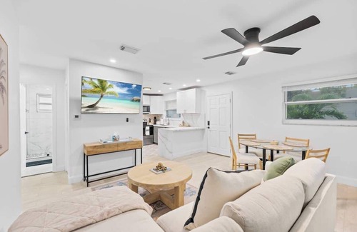 Melaleuca Gardens House | Palm Paradise Oasis S