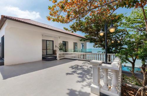 Vung Tau Villa | Palm Villa 109 - Seaview Villa LUXURY in VungTau, 5Bedrooms, Pool, Billiard