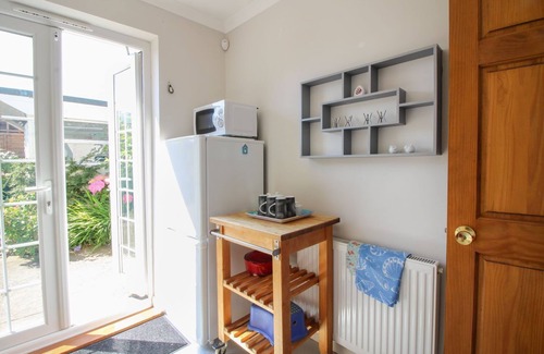 Widemouth Bay House | Palm Villa - a holiday home that sleeps 4 guests in 2 bedrooms