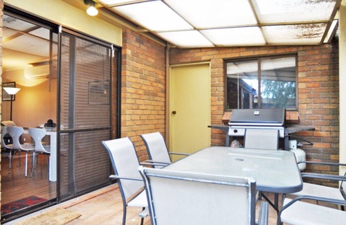 Inverloch House | Palm Waters 4 - Wi-Fi & Linen Included