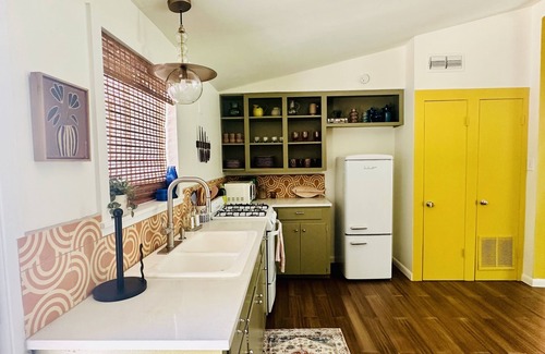 Clarksville Cottage | Palma Plaza Unit C