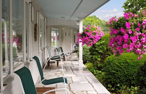 Manchester Center Resort | Palmer House Resort - Deluxe Two Double Beds 3