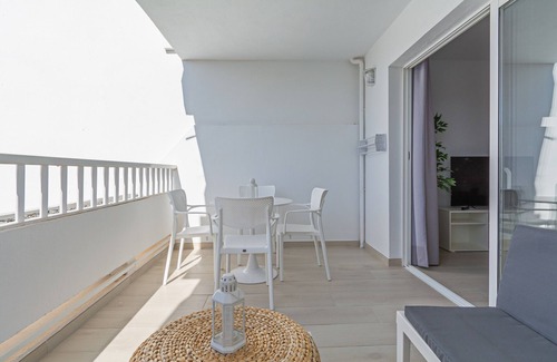 Costa Teguise Apartment | Palmeras Apt - Pool & Terrace - next to Beach