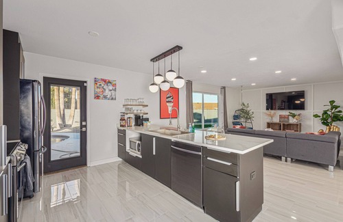 Hy-view House | Palms in Paradise Home w/Hot Tub and Pool located near Old Town Scottsdale.