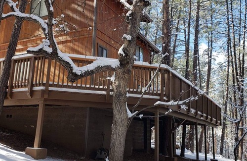 Pine Cabin | "Palms to Pines Cabin" - Your home away from home. ☆ 5/5 ☆ Star Rated