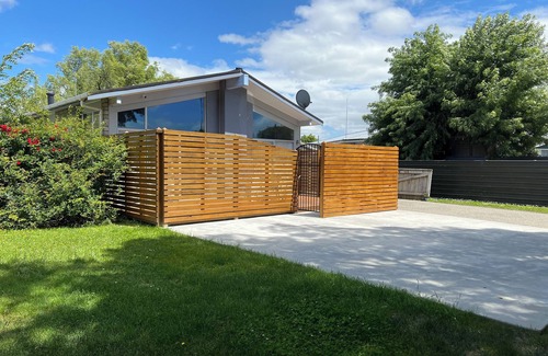 Palmerston North House | Palmy Hideaway - Dog Friendly