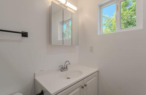 Palo Alto House | Palo Alto Suite 4 private bath and entrance Near Stanford 2 Twin beds